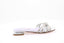 Mules Albano argentées en cuir avec nœud en strass
Chaussures plates Albano avec détail brillant et talon bas
Mules élégantes en cuir argenté, idéales pour un look chic et confortable
Zoom sur le nœud en strass des mules Albano argentées
