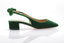 Chaussure Aquazzura Very Bow Tie 35 Sling en velours vert avec nœud papillon
Chaussure à bride arrière en velours vert avec talon bloc 3.5 cm
Détail du nœud papillon sur la bride arrière de la Very Bow Tie 35 Sling
Vue de profil de la chaussure Aquazzura en velours vert
Chaussure élégante en velours vert pour femmes signée Aquazzura