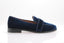 Mocassin Aquazzura Martin en velours bleu nuit
Chaussure plate élégante Aquazzura en velours bleu foncé
Vue latérale du Martin Mocassin en bleu nuit
Intérieur en cuir du mocassin Aquazzura Martin
Détail du velours et de la coupe chic du mocassin

